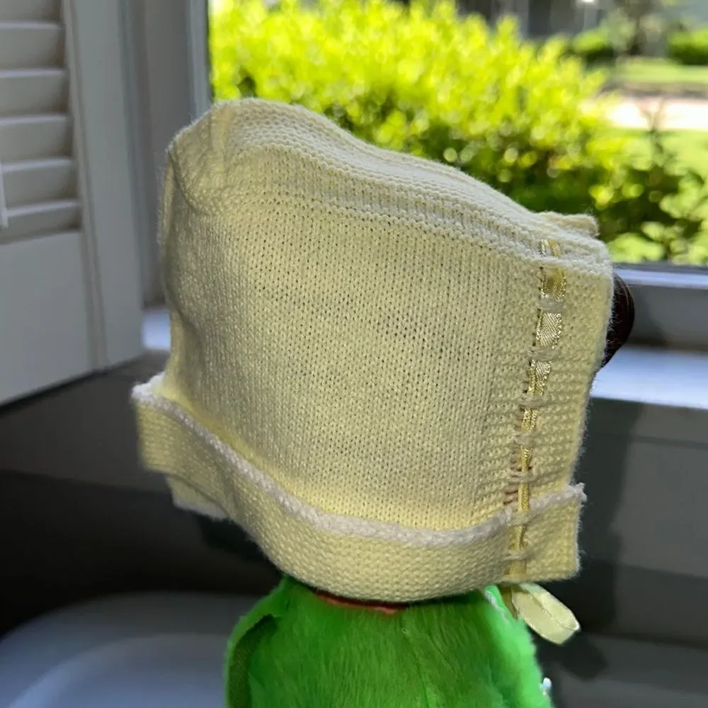 Vintage yellow knit baby bonnet/cap‎